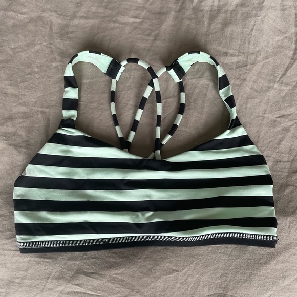 Lululemon Free To Be Bra - size 2 - never worn! - Picture 1 of 2